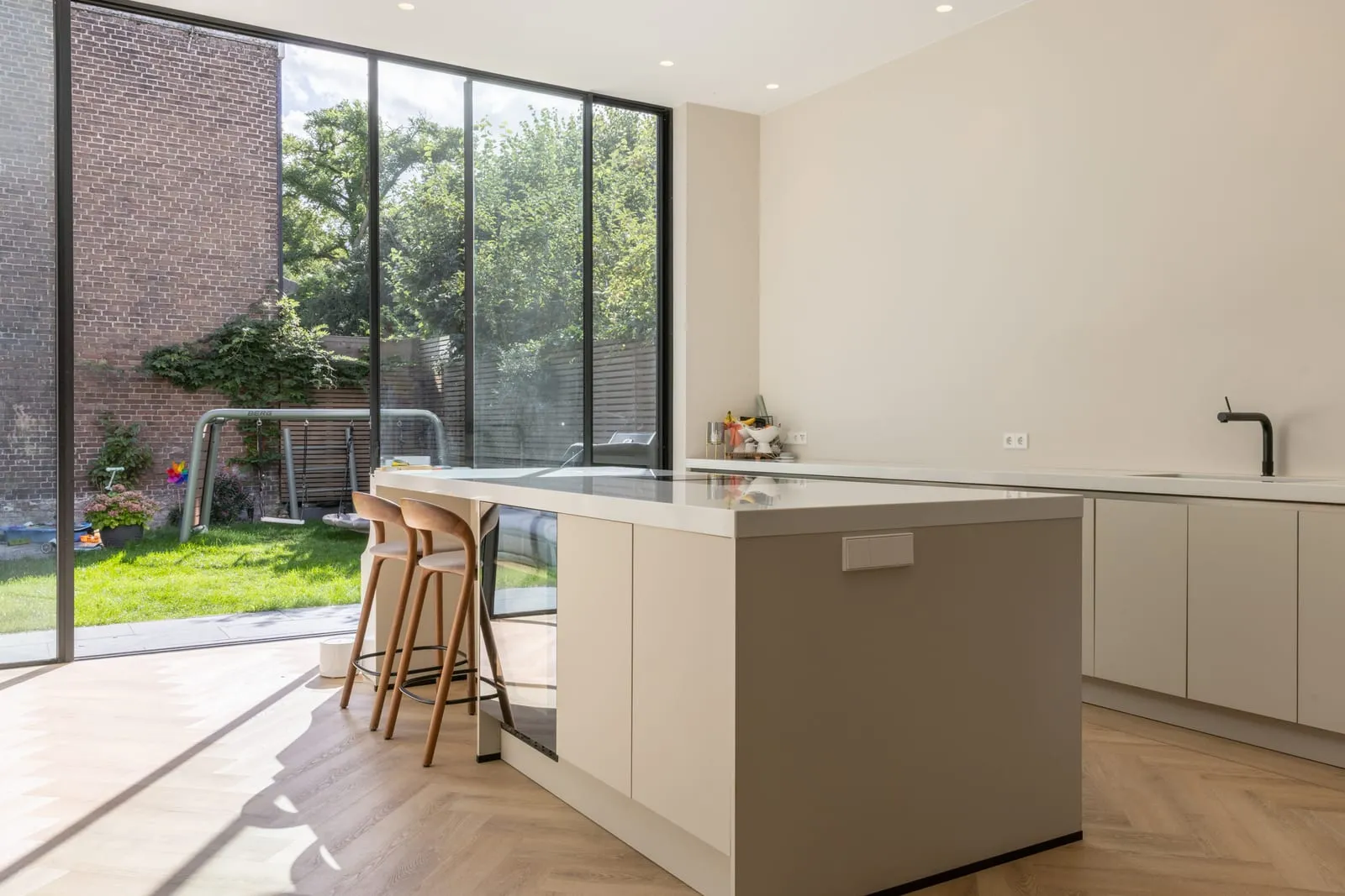 Herenhuis met glazen uitbouw