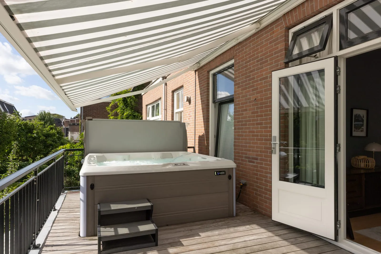 Herenhuis met glazen uitbouw