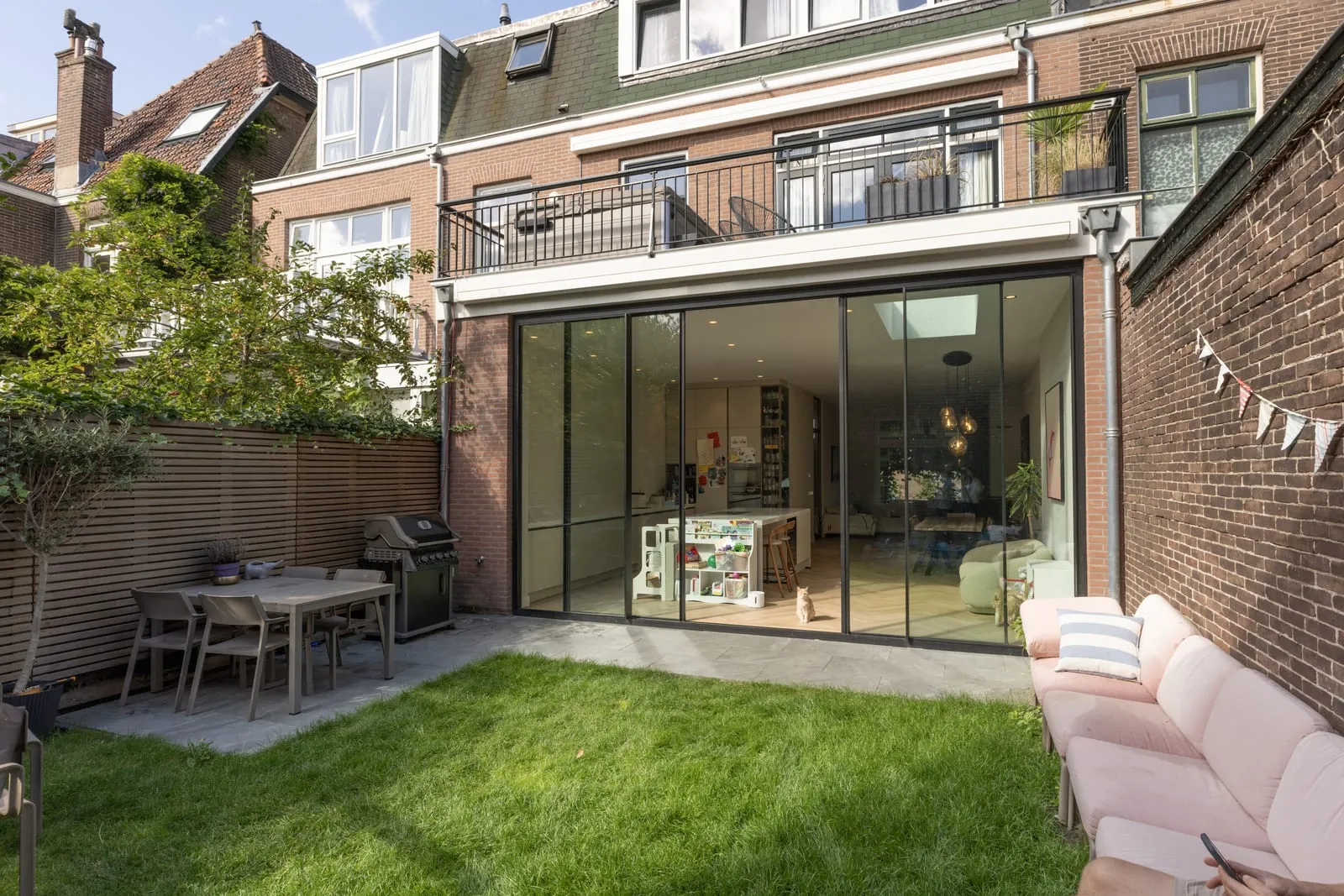 Herenhuis met glazen uitbouw