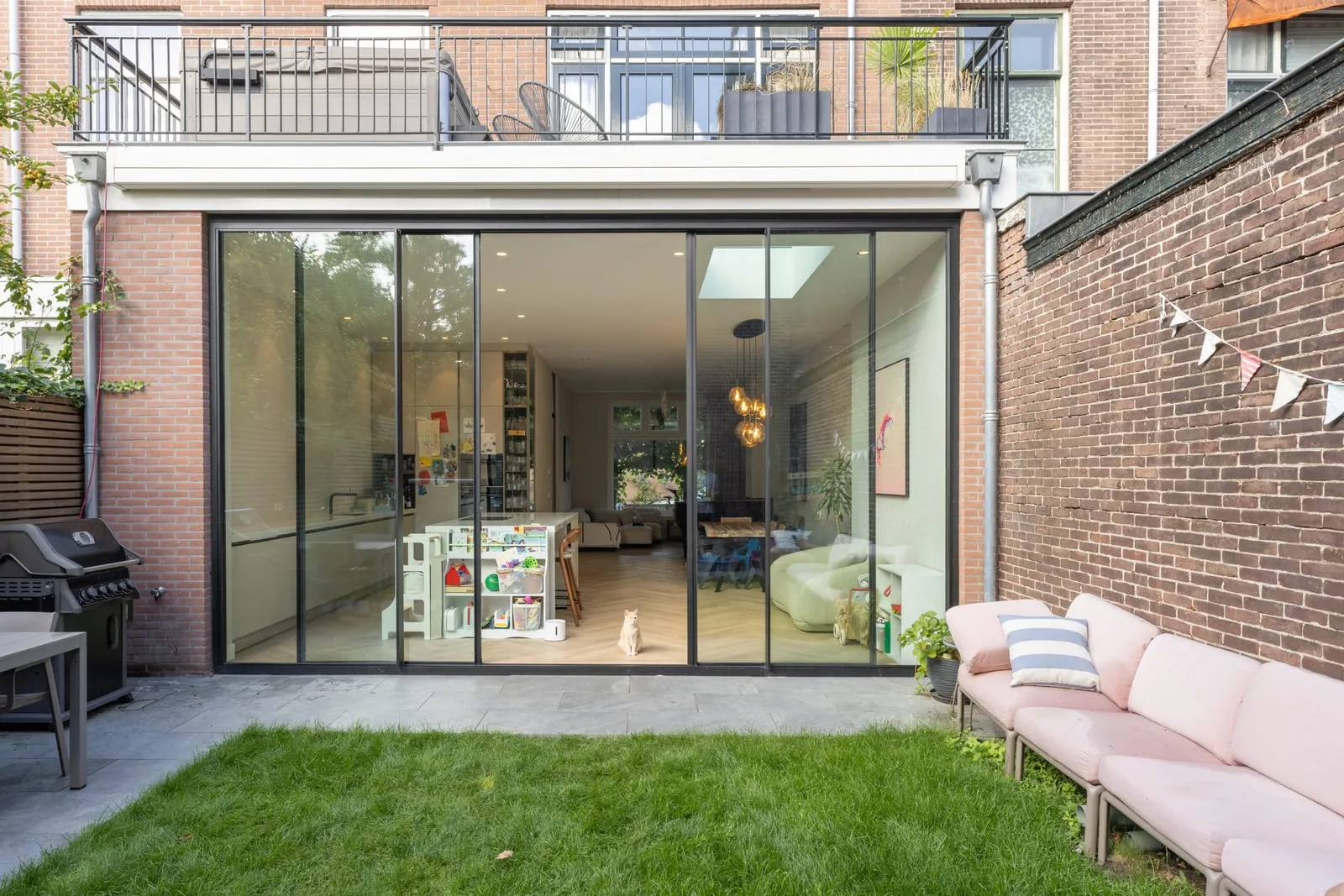 Herenhuis met glazen uitbouw