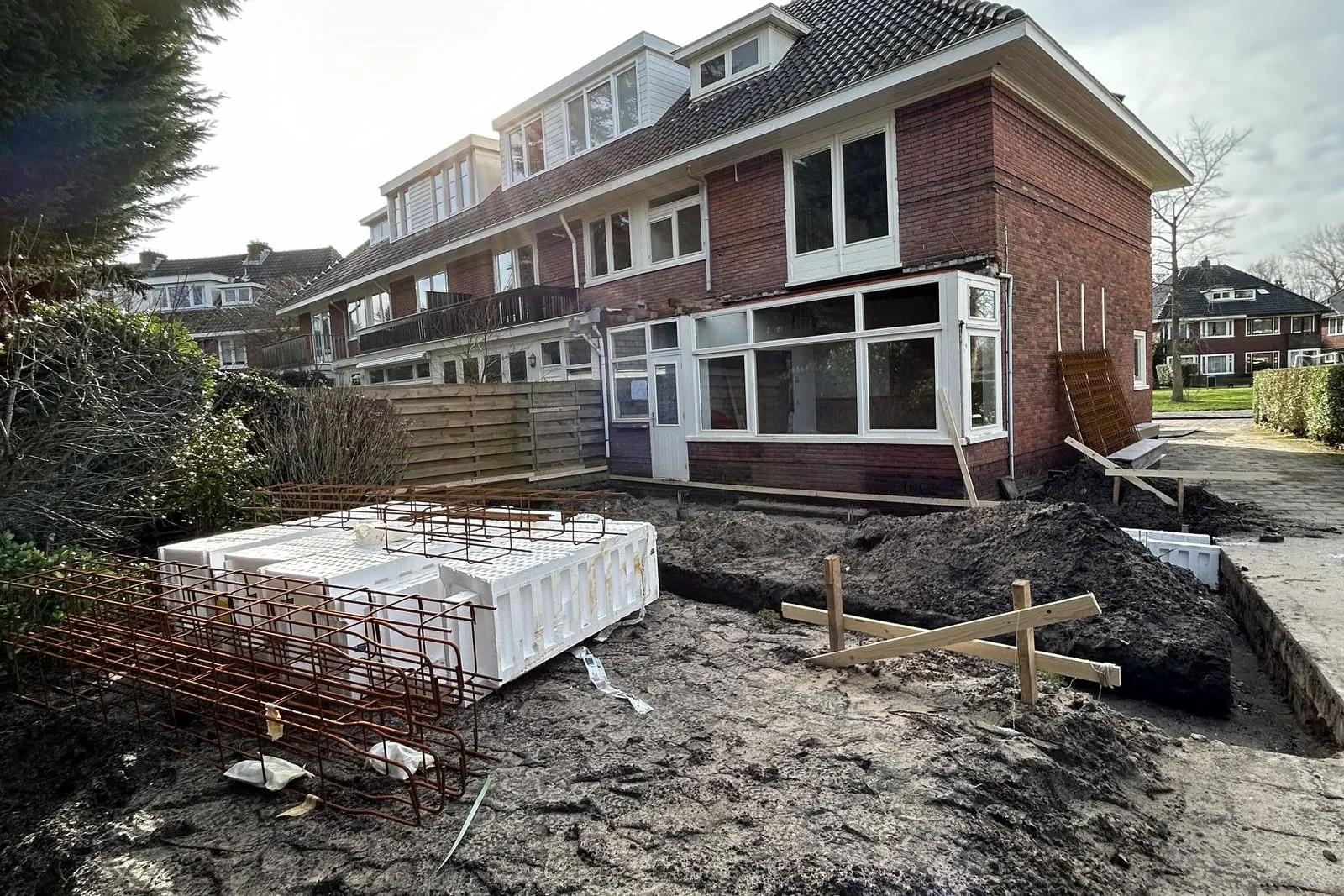 Voor: Jaren ’30 woning met uitbouw
