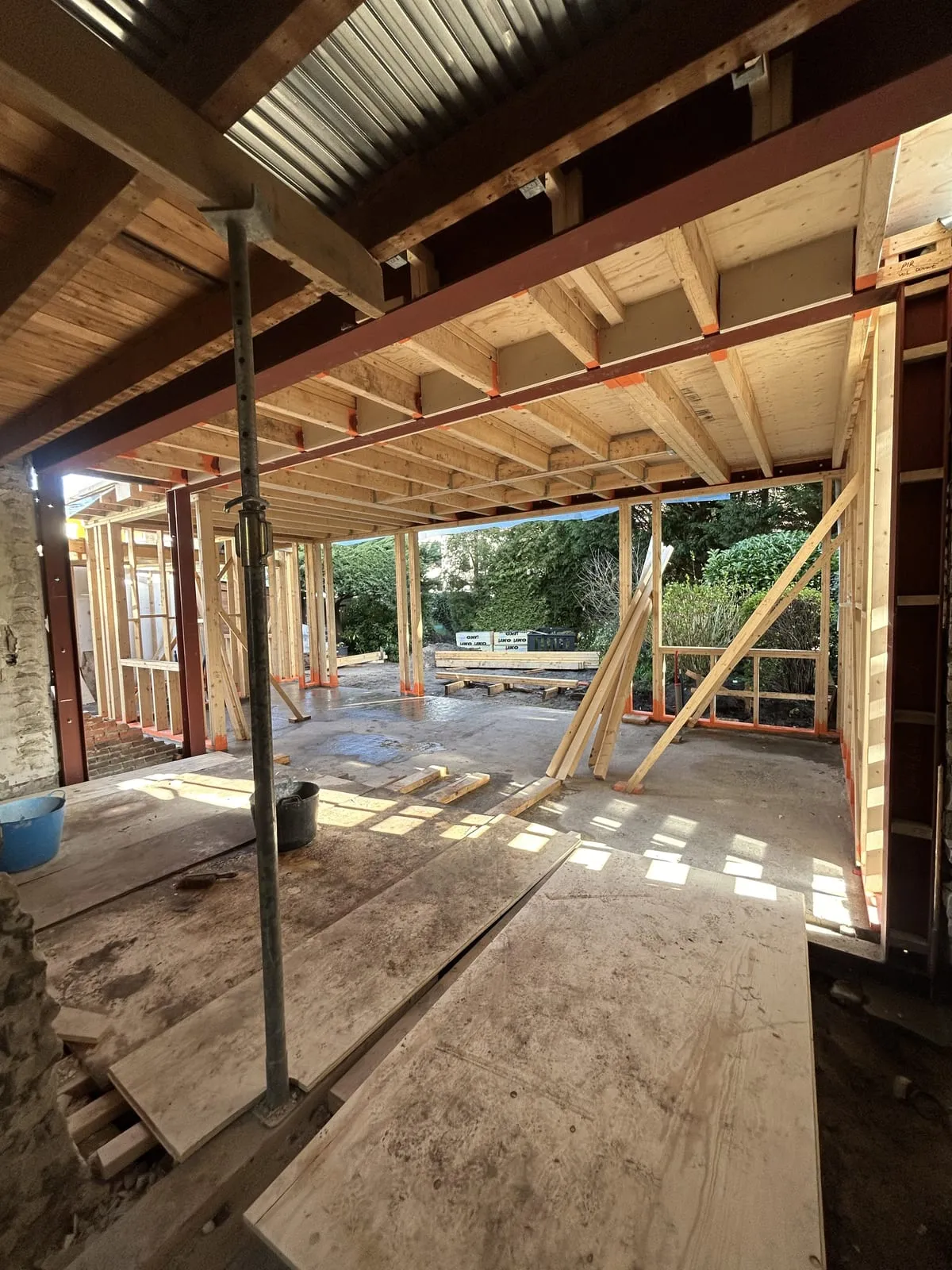 Tijdens de bouw: Jaren ’30 woning met uitbouw