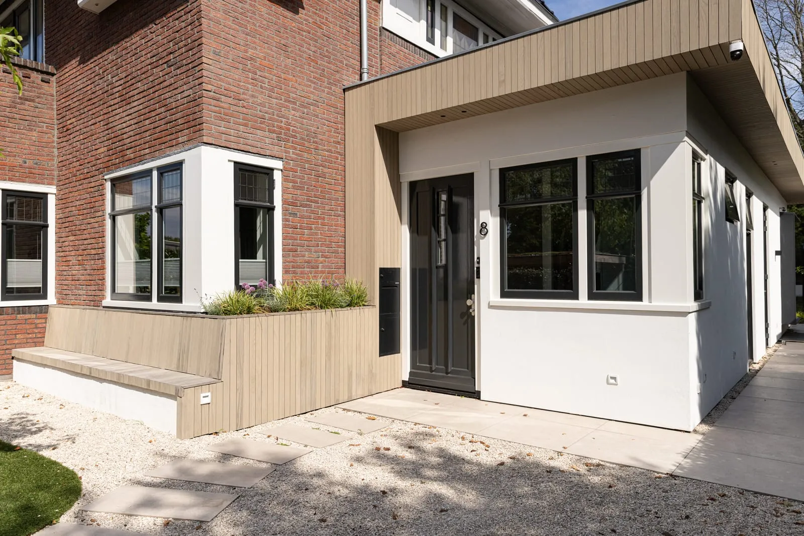 Jaren ’30 villa met strakke uitbouw