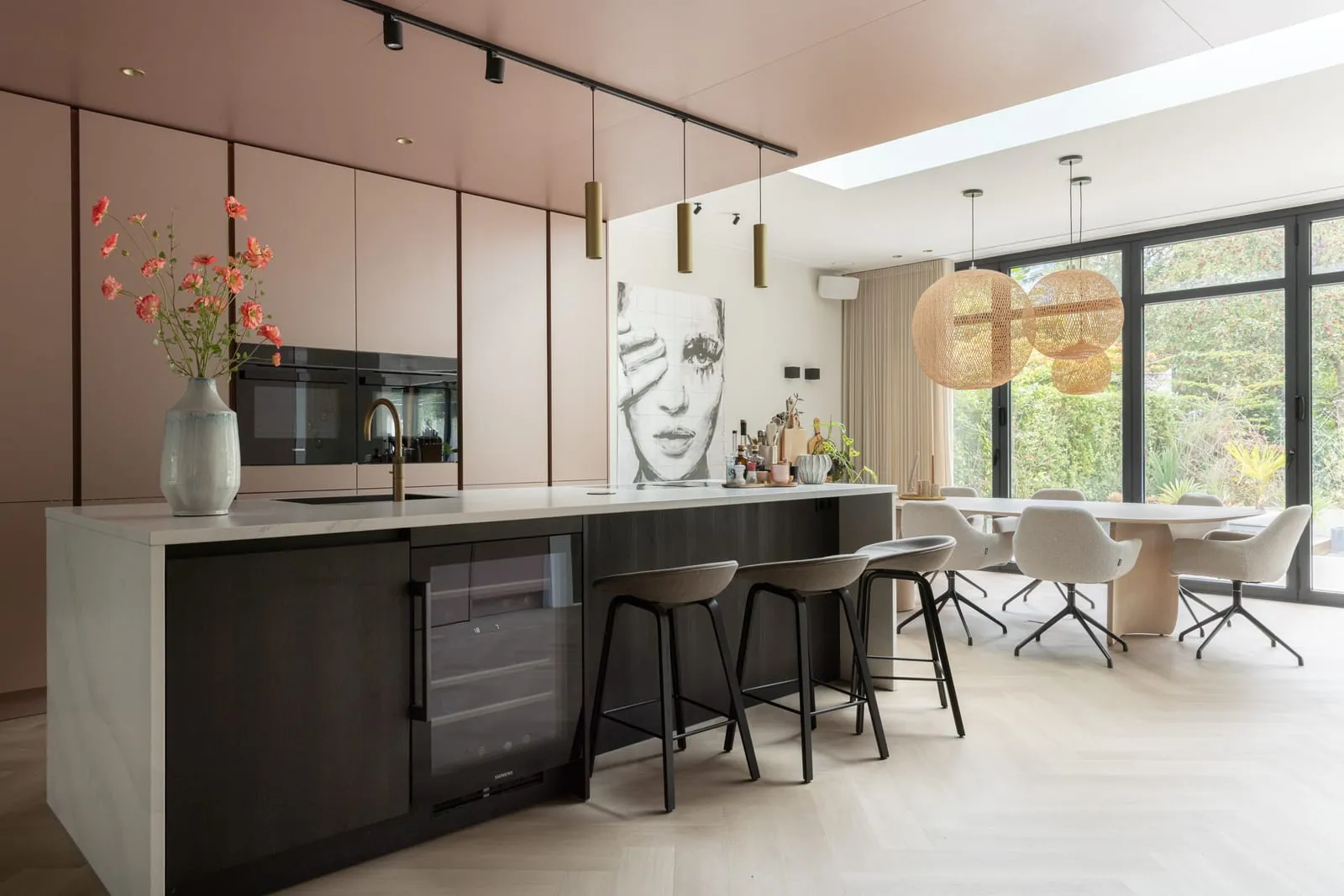 Jaren ’30 villa met strakke uitbouw