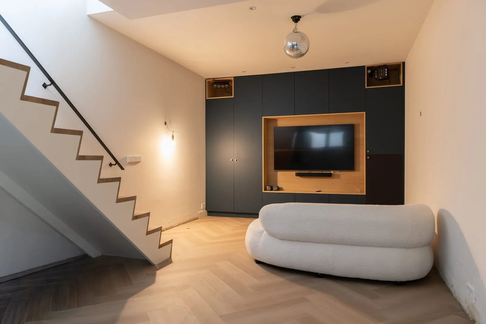 Jaren ’30 villa met strakke uitbouw