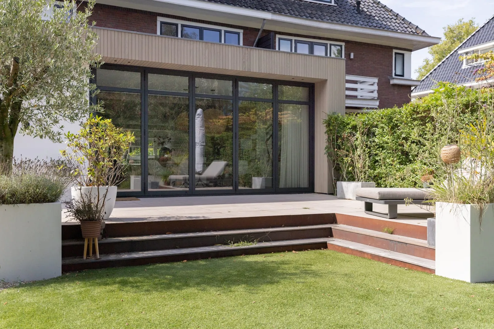 Jaren ’30 villa met strakke uitbouw