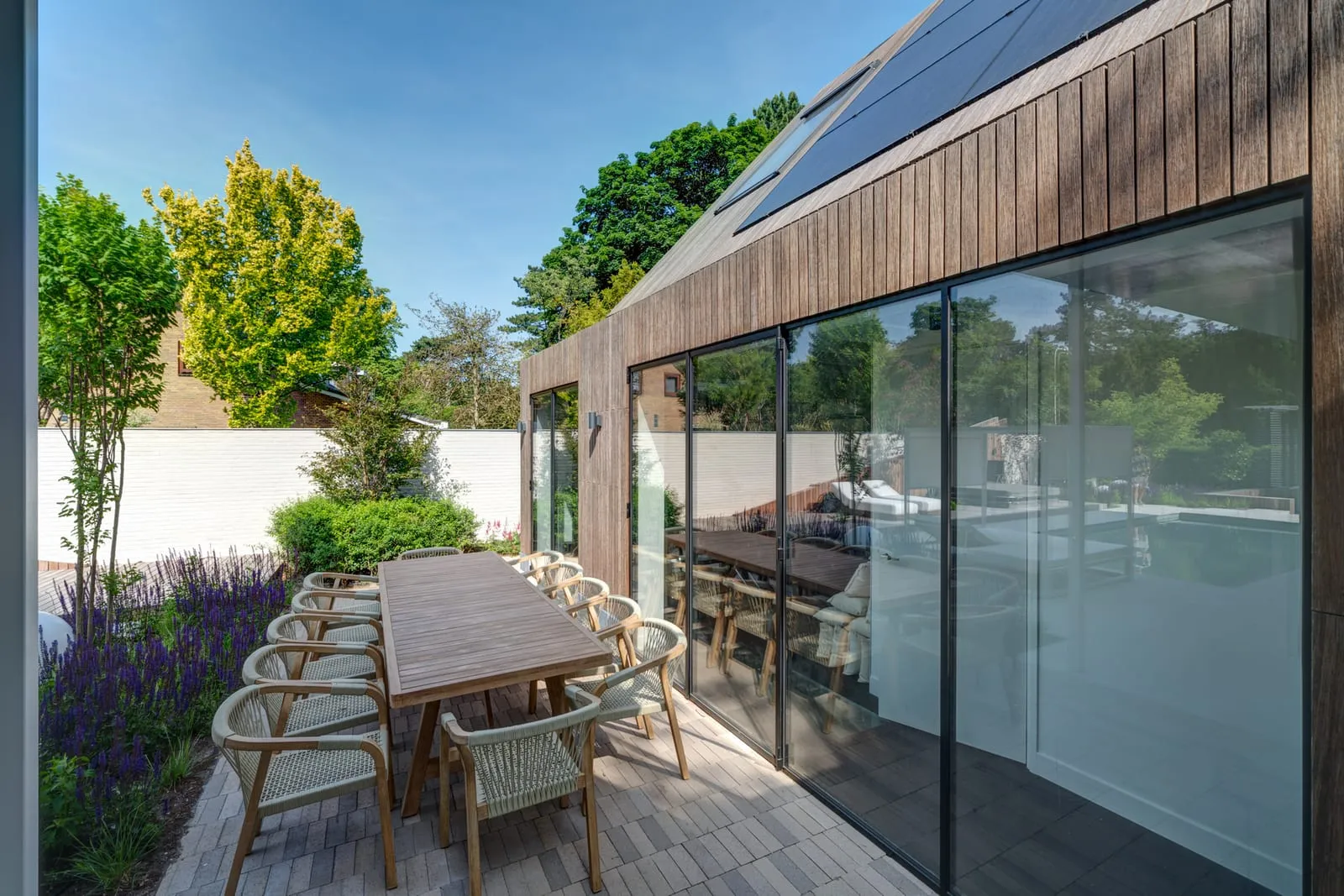 Villa met aanbouw en zwembad